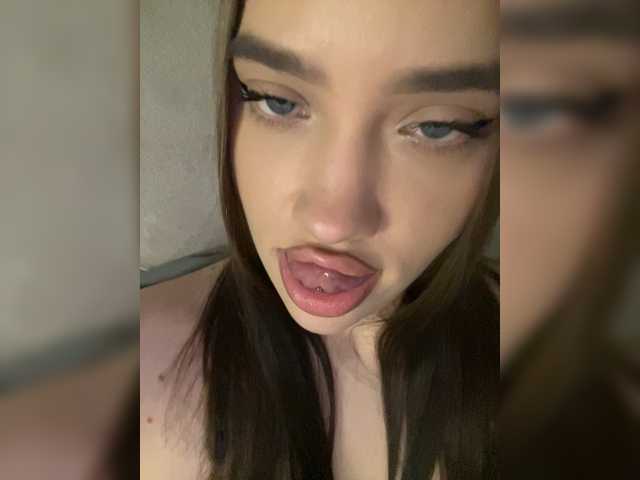 Glossmixdoll live cam on BongaCams