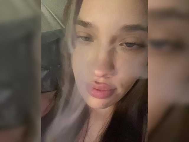 Glossmixdoll live cam on BongaCams