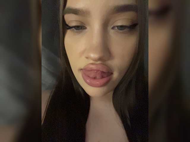 Glossmixdoll live cam on BongaCams