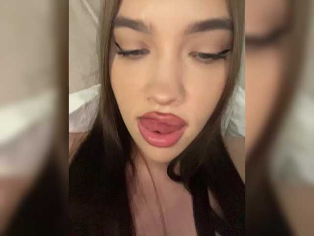 Glossmixdoll live cam on BongaCams