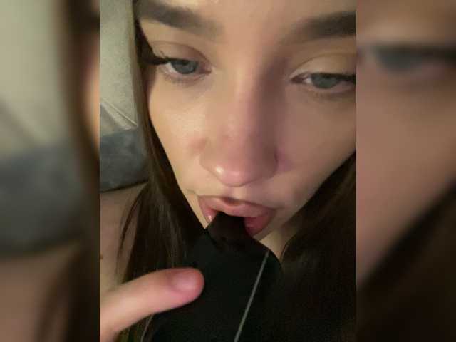 le modèle Glossmixdoll est en webcam porno dans un show sur le site bongacams, il possède les tags suivants: White/Caucasian,Brunette,Shaved