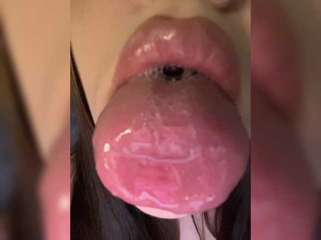 Glossmixdoll live cam on BongaCams
