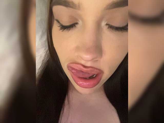 Glossmixdoll live cam on BongaCams
