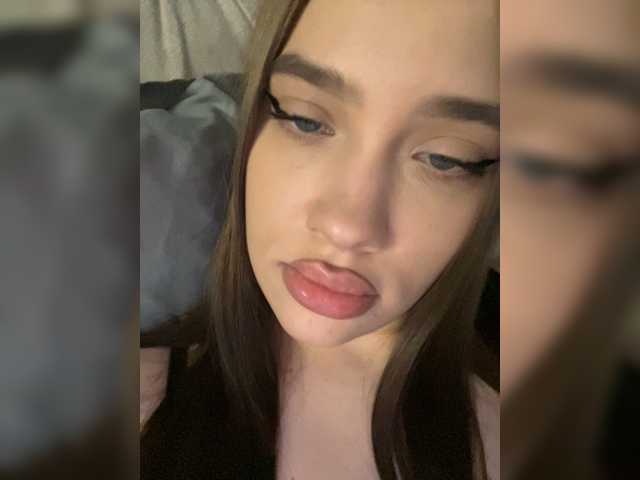 Glossmixdoll live cam on BongaCams
