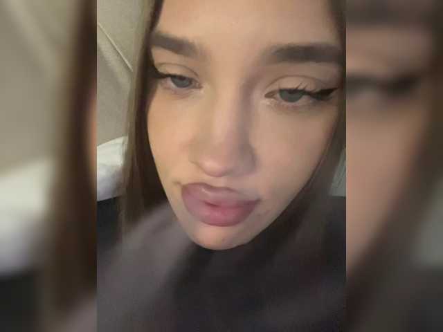 Glossmixdoll live cam on BongaCams