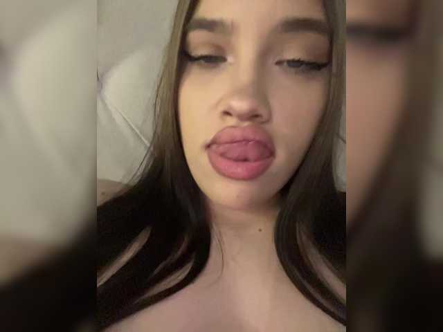 Glossmixdoll live cam on BongaCams