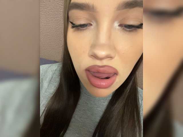 Glossmixdoll live cam on BongaCams