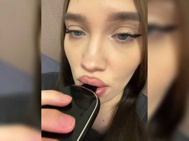 Glossmixdoll live cam on BongaCams