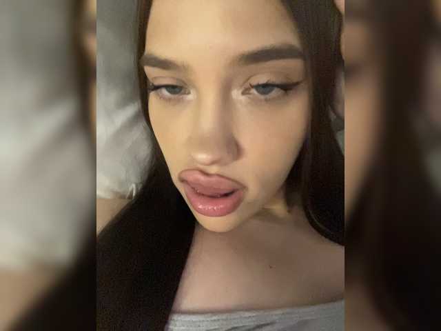 Glossmixdoll live cam on BongaCams