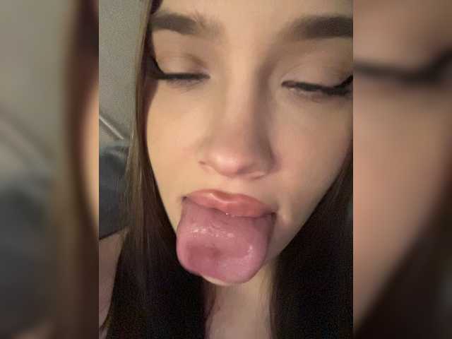 Glossmixdoll live cam on BongaCams