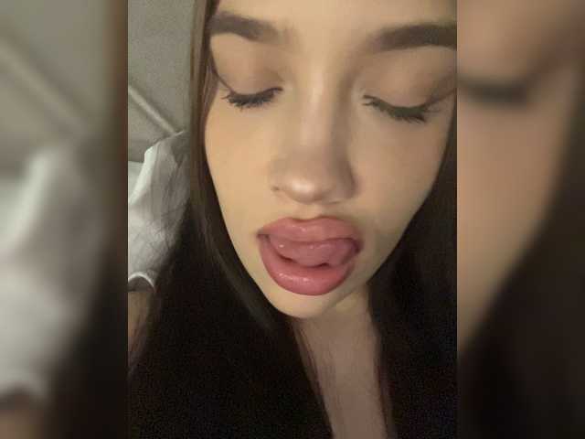 Glossmixdoll live cam on BongaCams