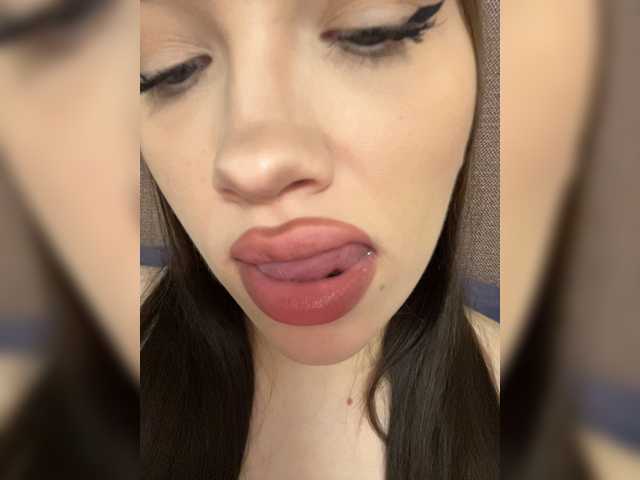 Glossmixdoll live cam on BongaCams