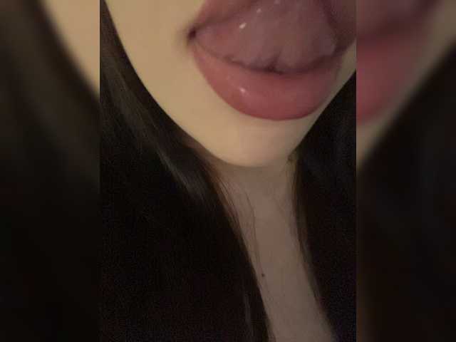 Glossmixdoll live cam on BongaCams