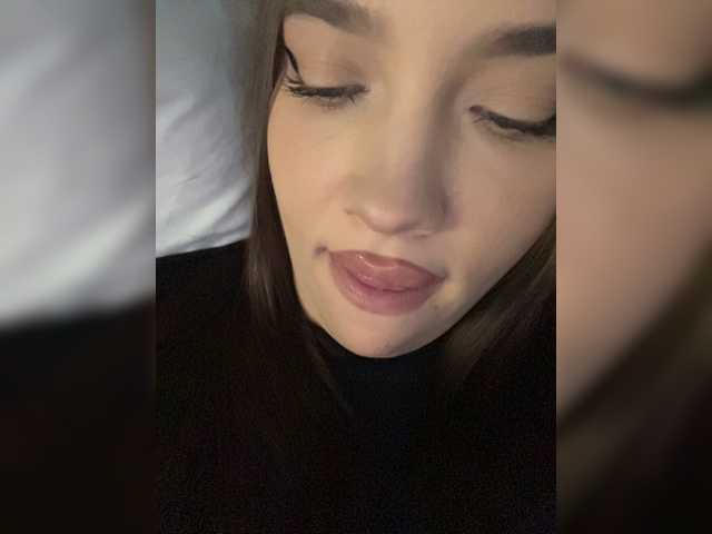 Glossmixdoll live cam on BongaCams