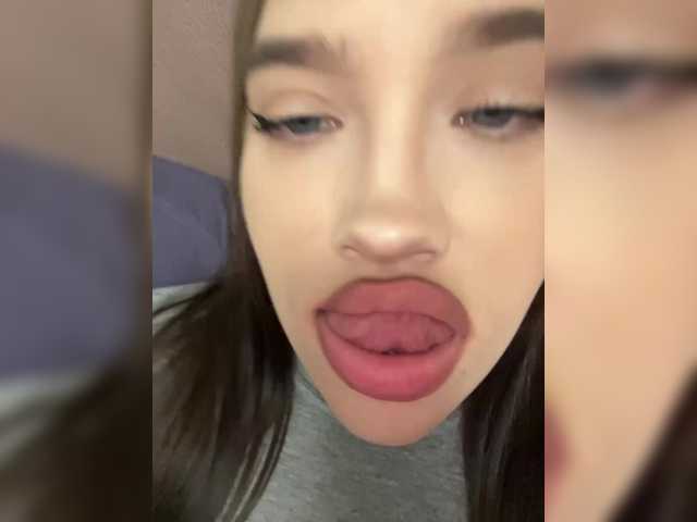 Glossmixdoll live webcam show