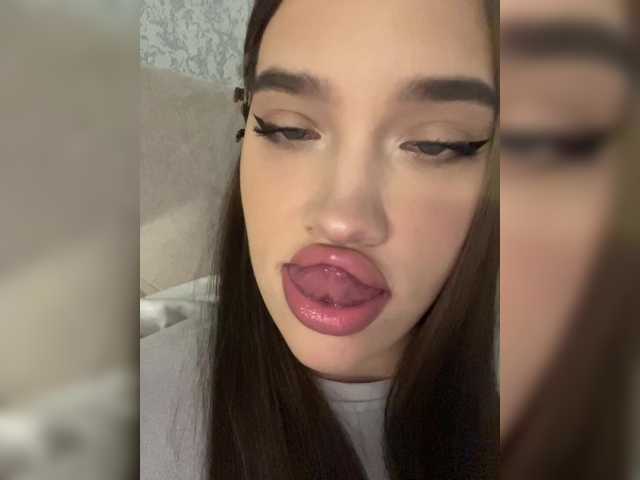 Glossmixdoll live cam on BongaCams