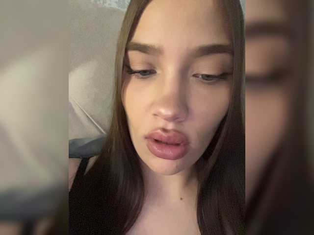 Glossmixdoll live cam on BongaCams