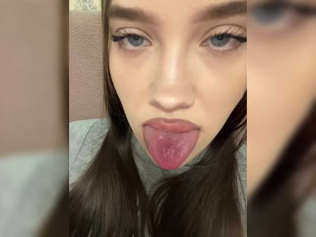 Glossmixdoll live cam on BongaCams
