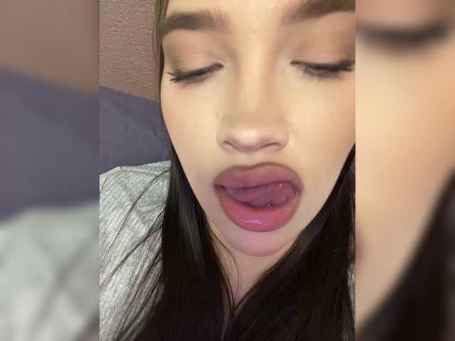 Glossmixdoll live cam on BongaCams