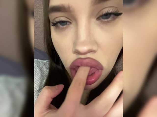 Glossmixdoll live cam on BongaCams