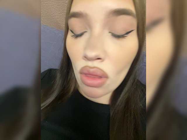 Glossmixdoll's BongaCams show and profile