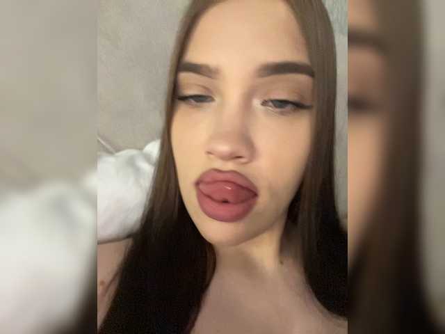 Glossmixdoll live cam on BongaCams