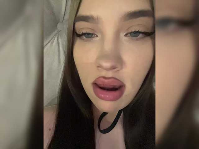 Glossmixdoll live cam on BongaCams
