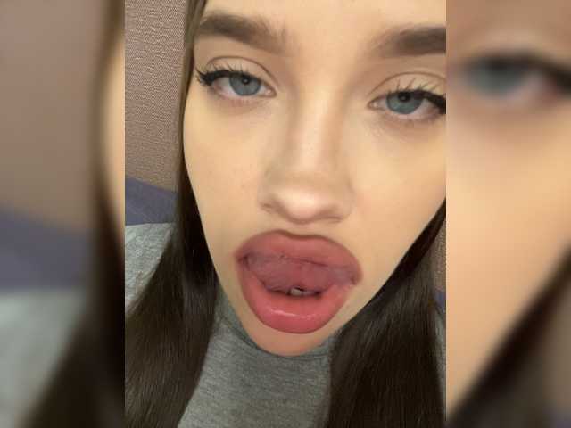 Glossmixdoll live cam on BongaCams