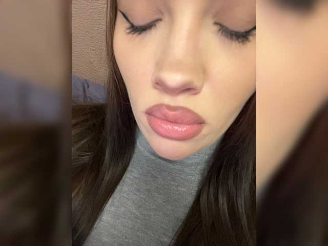 Glossmixdoll live cam on BongaCams