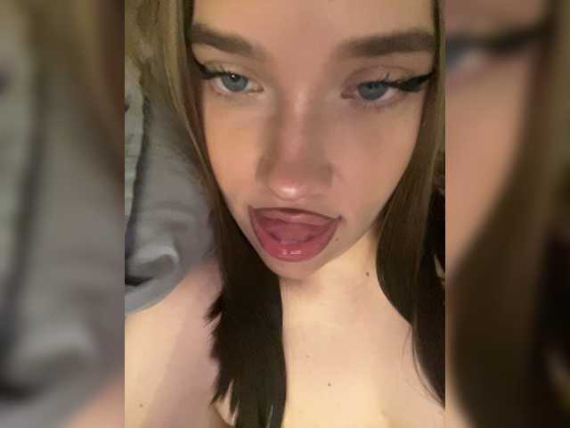 Glossmixdoll live cam on BongaCams