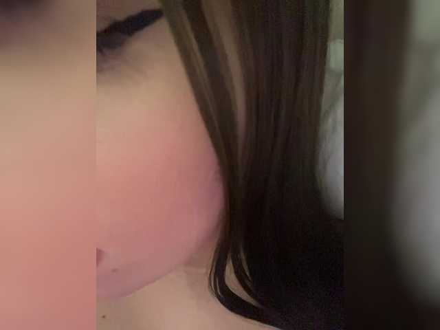 Glossmixdoll live cam on BongaCams