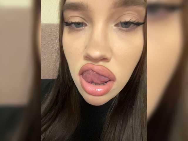 Glossmixdoll live cam on BongaCams