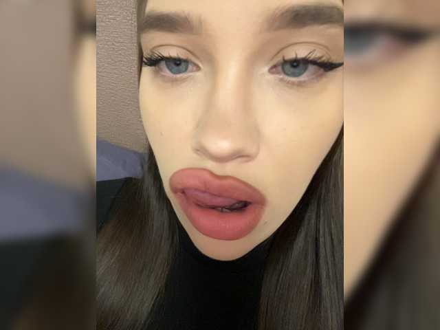 Glossmixdoll live cam on BongaCams