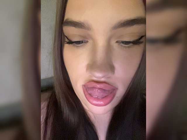 Glossmixdoll live cam on BongaCams