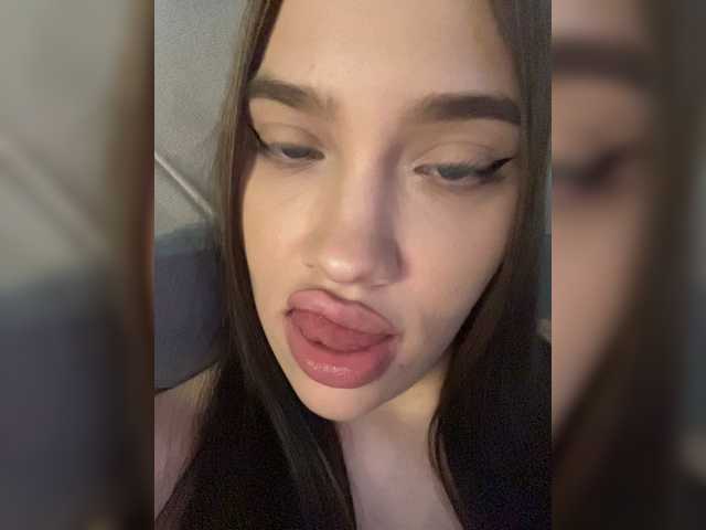 Glossmixdoll live cam on BongaCams