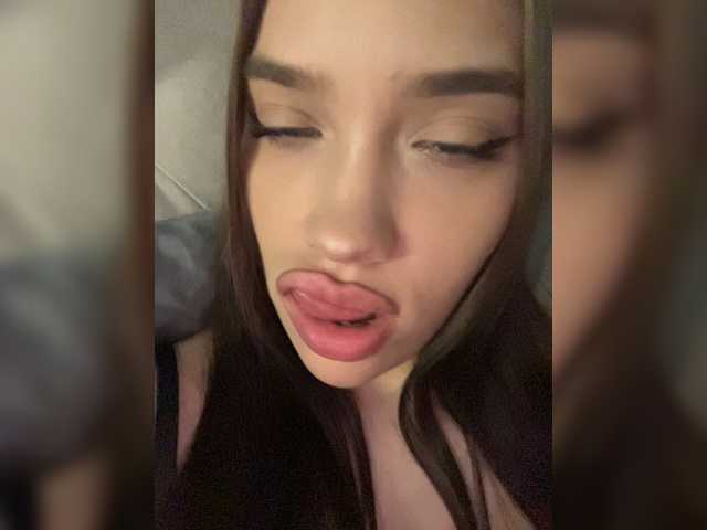 Glossmixdoll live cam on BongaCams