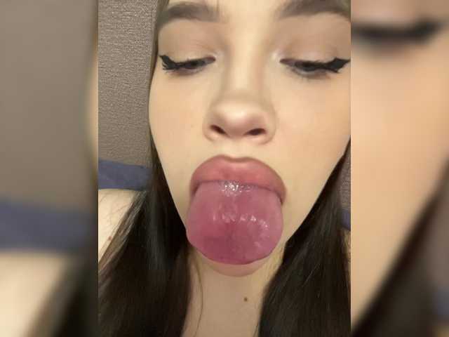 Glossmixdoll live cam on BongaCams