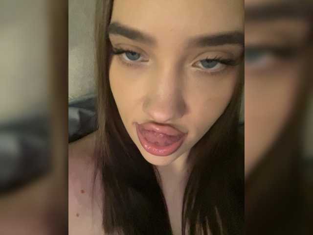 Glossmixdoll live cam on BongaCams