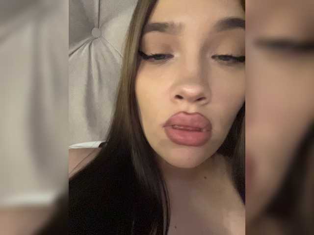 Glossmixdoll live cam on BongaCams