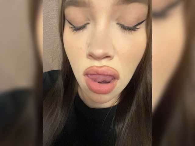 Glossmixdoll live cam on BongaCams