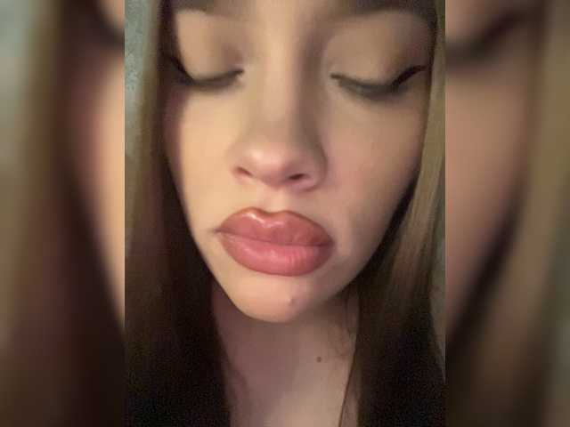 Glossmixdoll live cam on BongaCams