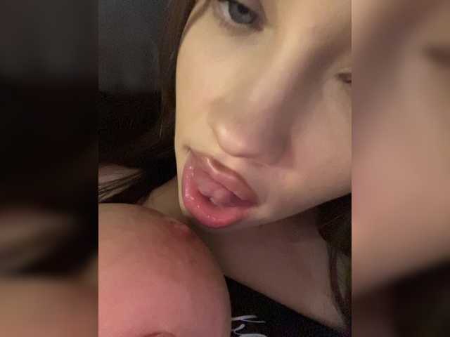 Glossmixdoll live cam on BongaCams
