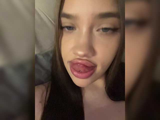 Glossmixdoll live cam on BongaCams