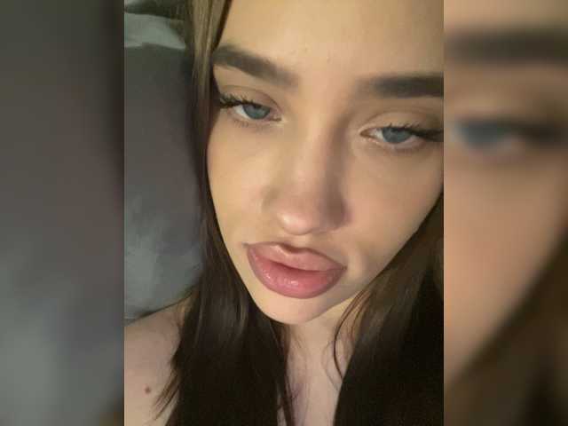 Glossmixdoll live cam on BongaCams