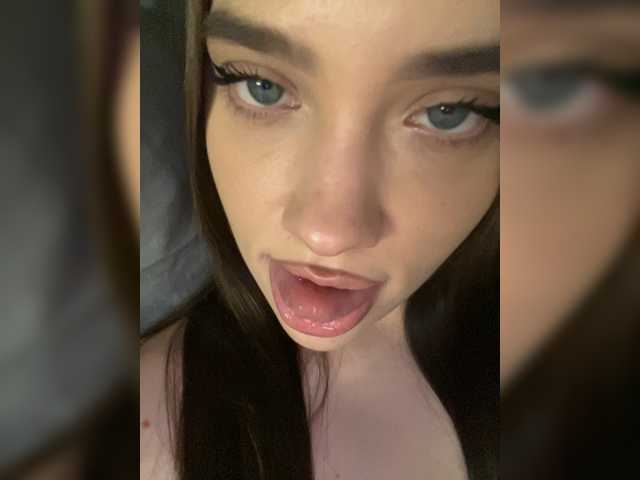Glossmixdoll live cam on BongaCams