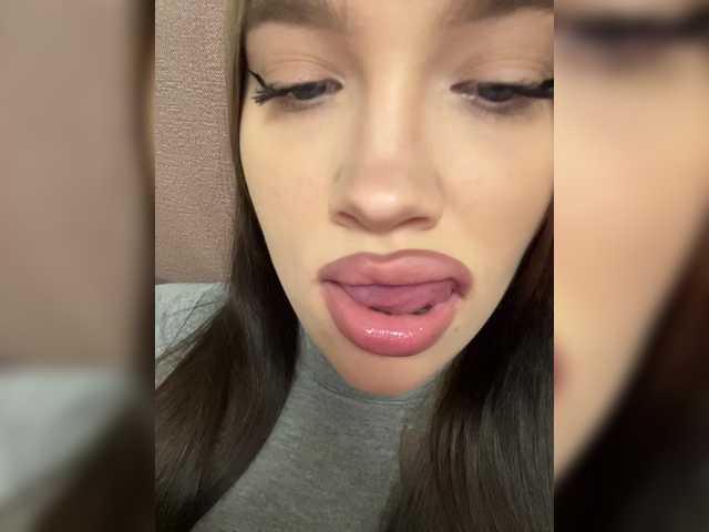 Glossmixdoll live cam on BongaCams