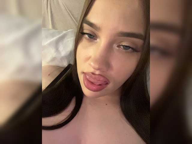 Glossmixdoll live cam on BongaCams