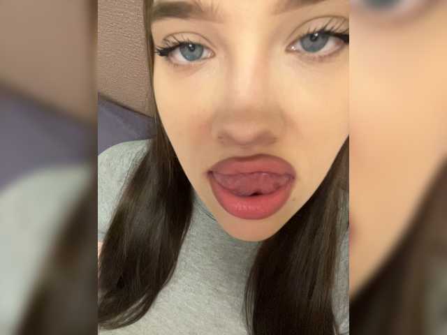 Glossmixdoll live cam on BongaCams