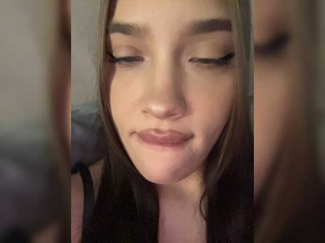 Glossmixdoll live cam on BongaCams