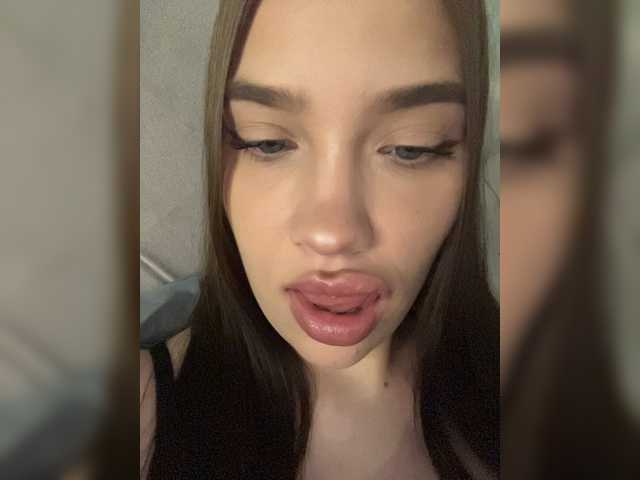 Glossmixdoll live cam on BongaCams